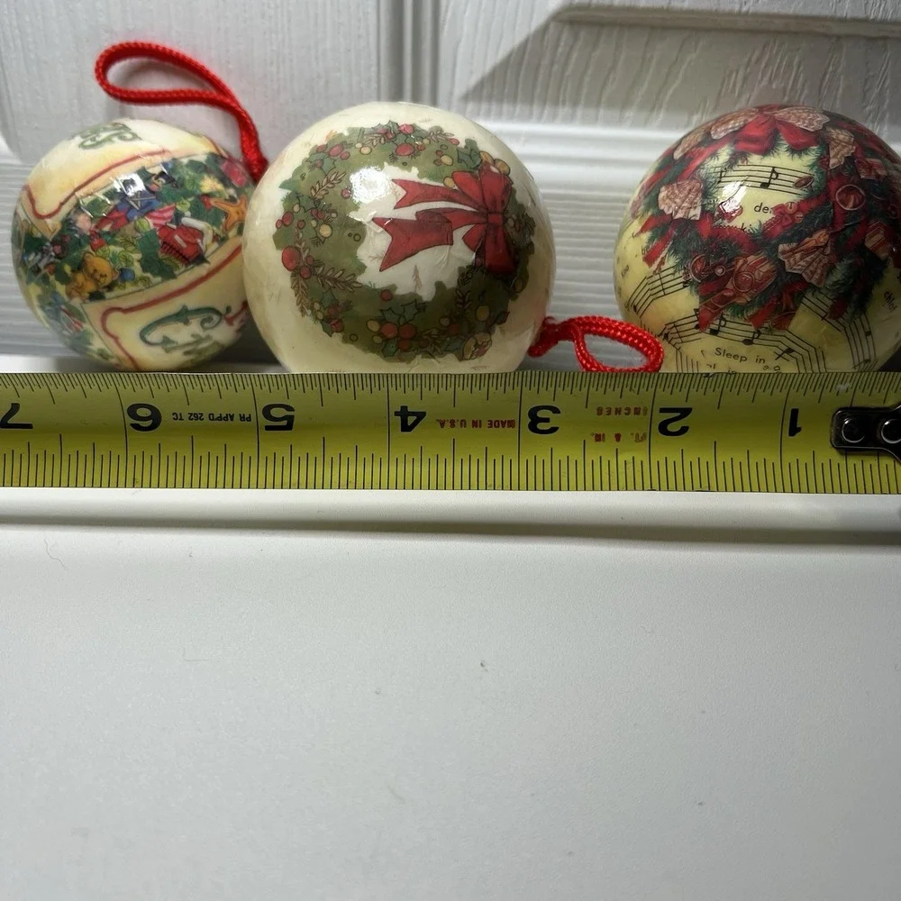 Set‎ Of 3-Vintage Paper Mache Wreath & Merry Christmas Ornaments
